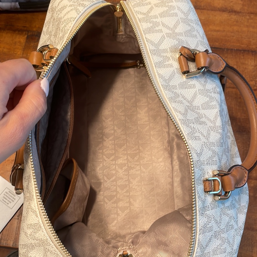 Michael Kors satchel bag. Never used. In excellent condition! - Picture 8 of 12